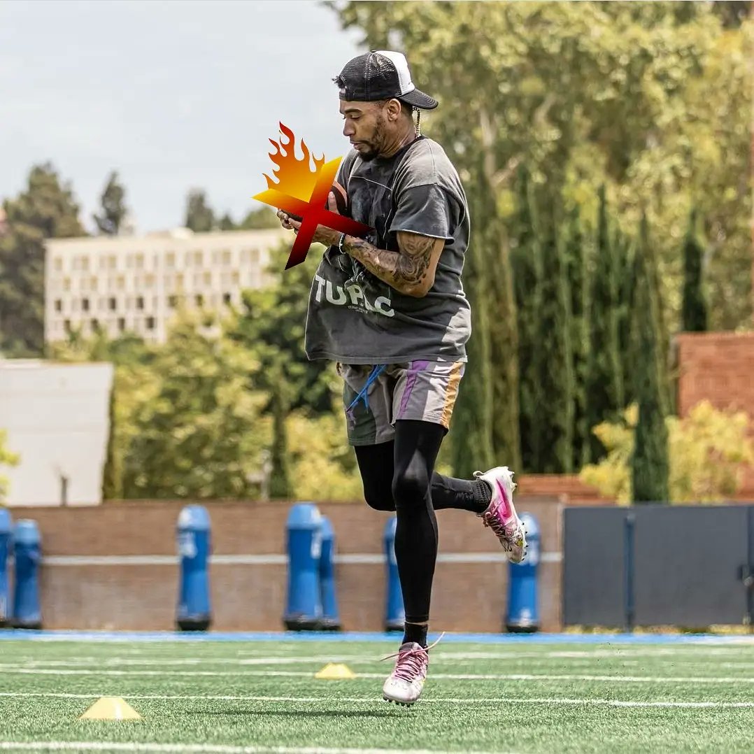 BurnX_Community's tweet photo. 🔥🚀 Bet you wish your safety had hands like our new #BurnX20 Ambassador #NFL #SuperbowlChampion @_TreFIVE Tre' Sullivan!! 💪🏾 🔥 Show 'em how to #HODL 🔥❌ Tre'!!! https://t.co/vdpRc0Jj1B