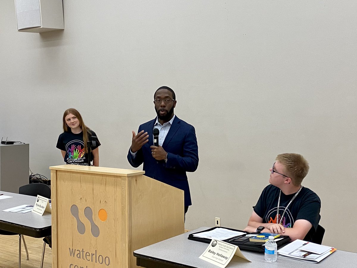 Mayor Hart addresses the first WYCC meeting of the school year
