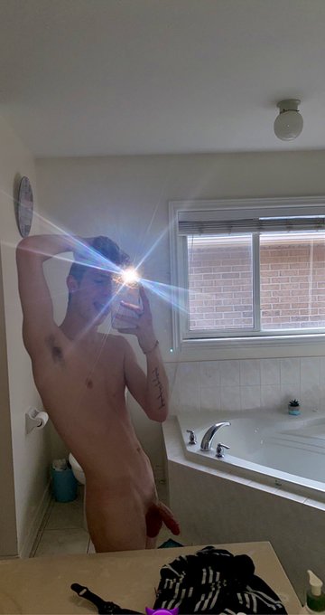 drop a dick pic if you want me😈  https://t.co/jycSmM5vKq https://t.co/bWnz5hslLT