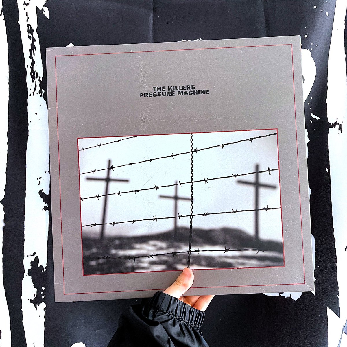 kateconwayflood's tweet photo. 💿 THE KILLERS ‘PRESSURE MACHINE’ INDIES EXCLUSIVE PRESSING 💿 #️⃣ @thekillers @BanquetRecords @IslandRecords @islandrecordsuk #thekillers #killers #pressuremachine #runawayhorses #album #vinyl #record #lp #indiesexclusive #indiesexclusivepressing #lasvegas #nervada #music https://t.co/1xvzHlXQeA