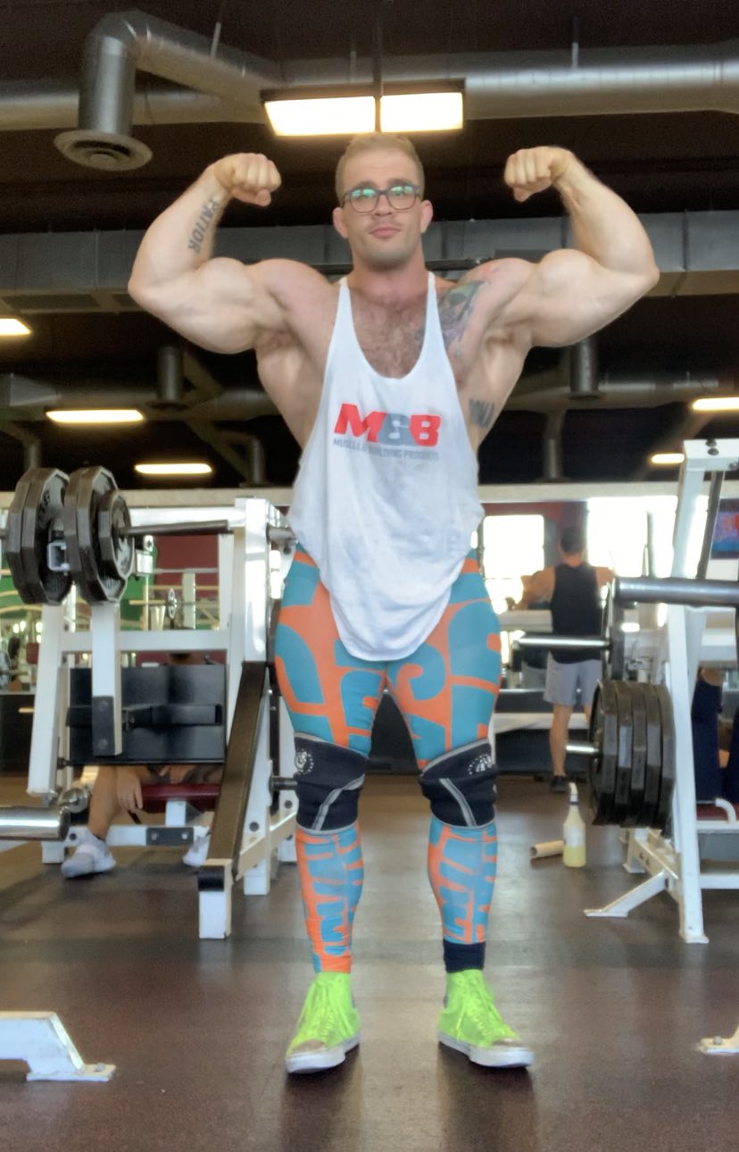 Davin Strong on X: I throw up double #bicep flexes to show you an  #aesthetic 305lbs of 6ft1 horse man. 22” arms being shown to celebrate leg  day! Tremble before my glorious