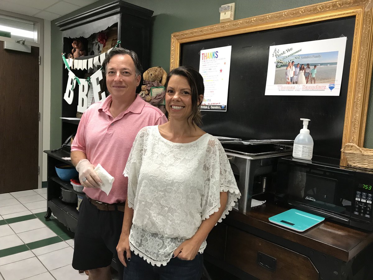 Thank you Thomas and Kristen Saunders for treating our BBE staff to lunch! #HumbleISD_BBE ⁦<a href="/LuciSchulz1/">Luci Schulz</a>⁩