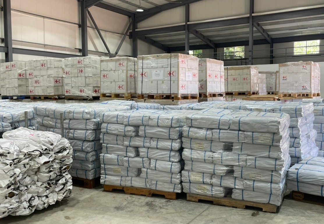crdominicana's tweet photo. Corredor Humanitario de @crdominicana prepara despliegue de kits no alimentarios como parte de su respuesta a los afectados por el  terremoto en Haití @rcavada @donfelixSPM @edithfebles @hectorherrerac @IFRC_es @danielblandinof @PresidenciaRD @MartinezPozo @najibchahede @elie_gh https://t.co/XorEahHo09