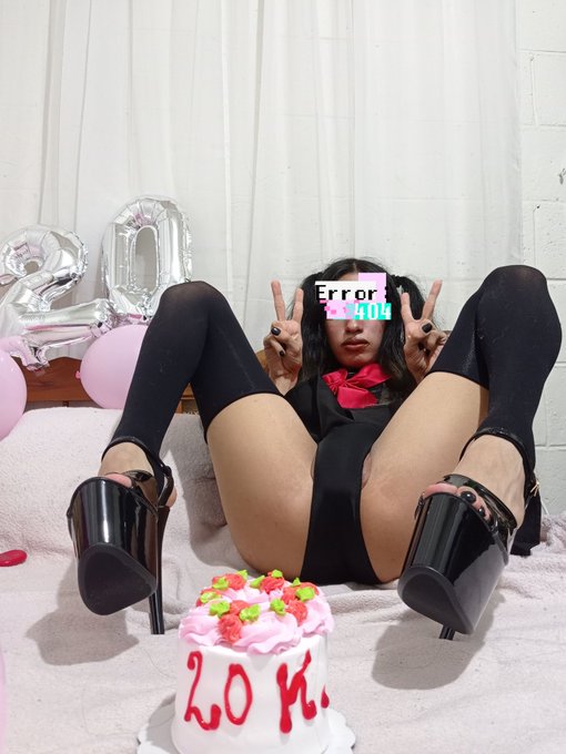 2 pic. :3 ? Thankie so much for the 20K!!!! OwO to celebrate ?

Gonna gift 10 Subs ??

To participate:
Just