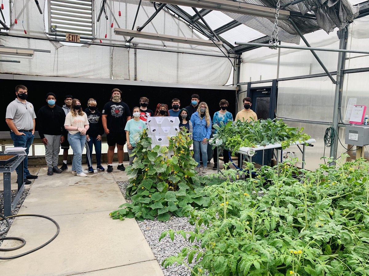 MIHSFFA's tweet photo. Greenhouse class had the opportunity to visit the MSU Pullen Farm today!! We got to learn about the hydroponic units ran by Brendon Schettler! 
Thank you for letting us visit Dava Hayden! https://t.co/ylmK5C0Npe