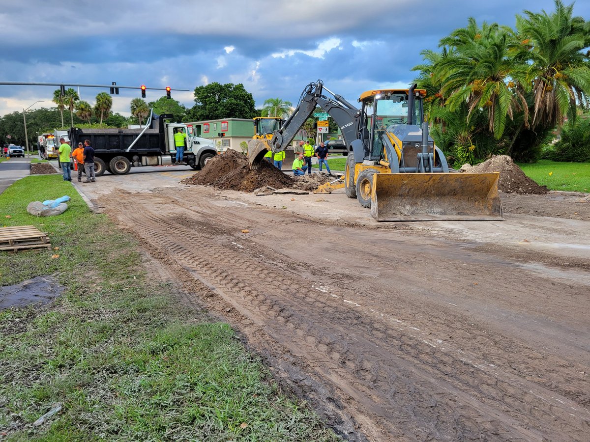 Expect delays on Hollingsworth Drive at Crystal Lake. Crews say water main broke after previously being repaired.
#AgingInfrastructure