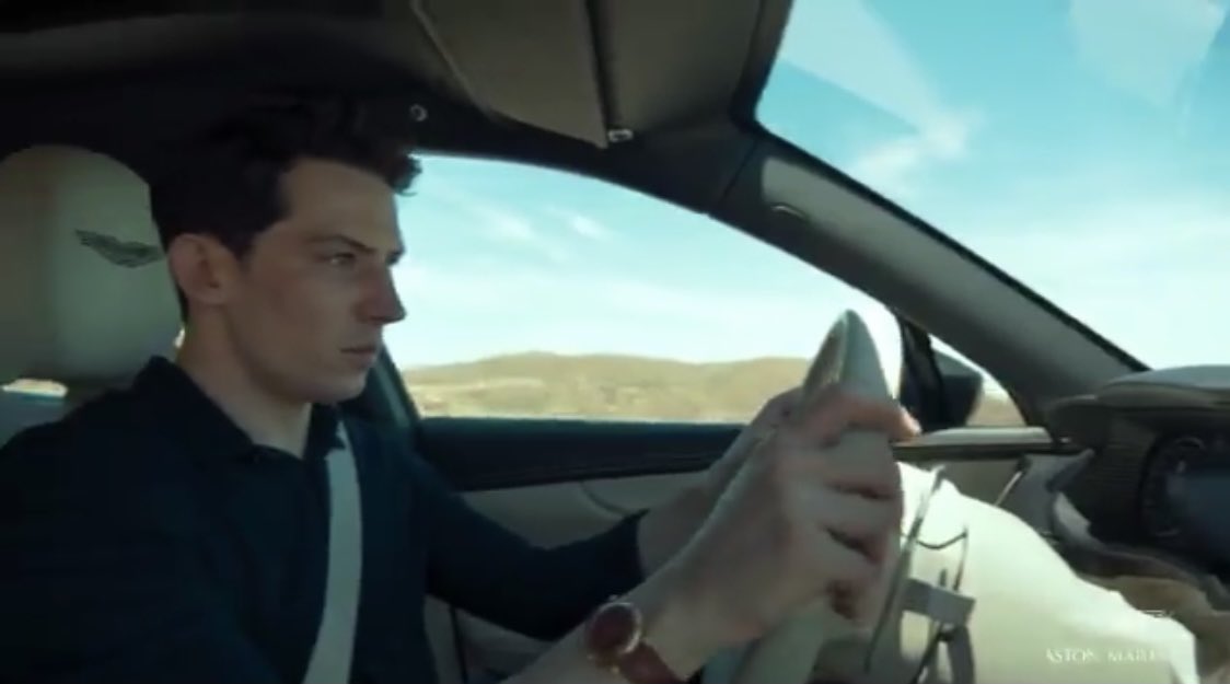 Sail 俳優さんが実際に車の運転 をするシーンを見るの好き その人の素が見えたりしません そんな風にハンドル握るのか とか目線のやり方とか