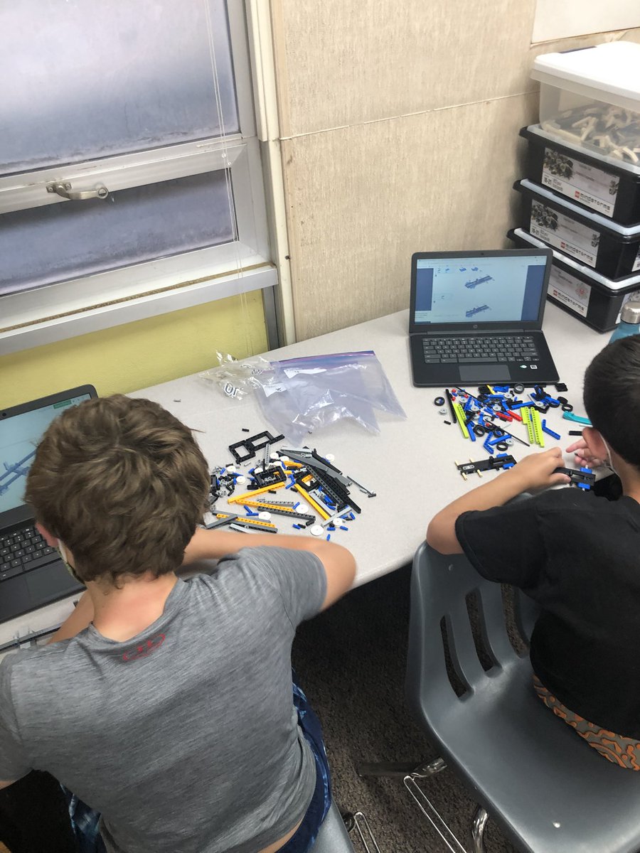 potterrobotics's tweet image. Day 2 of PJH Robotics. We aren’t a team yet but just watch us. Today everyone was helping to build a successful team. #WeBuild #FUESD #BeBrave @PotterJHS