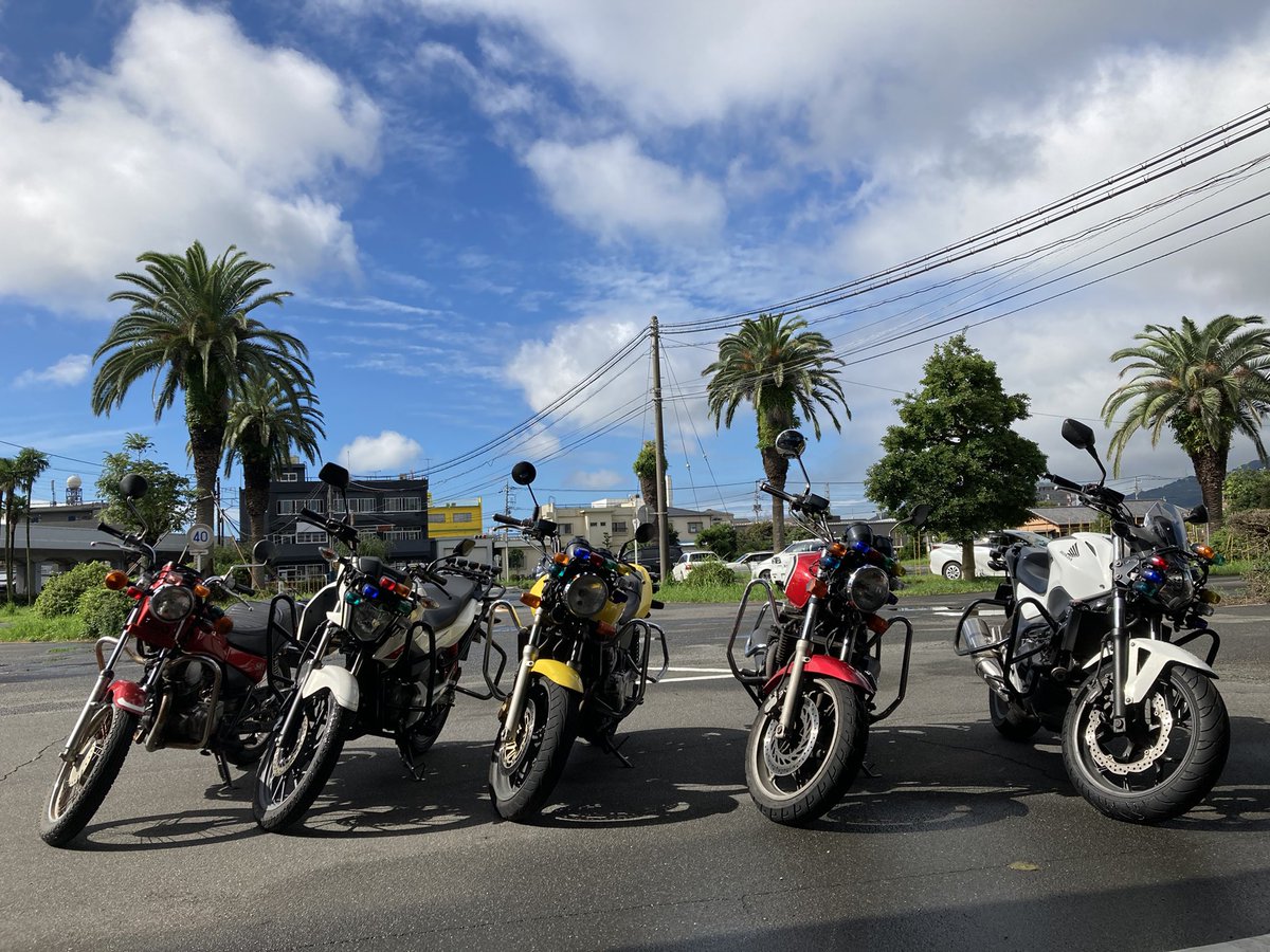 Fds静岡県富士自動車学校 二輪チーム على تويتر おはようございます 本日8月19日バイク の日 という事で教習車 を 並べて 久しぶりに青空 です 今日も一日安全運転で