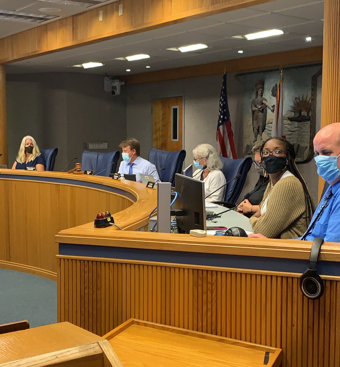 LandonReports's tweet photo. BREAKING: County Commissioners have unanimously voted YES to a 7 day county-wide mask mandate for all indoor locations other than private residences. Commissioners will revisit and vote on this decision every 7 days. https://t.co/pZFv8MmUij