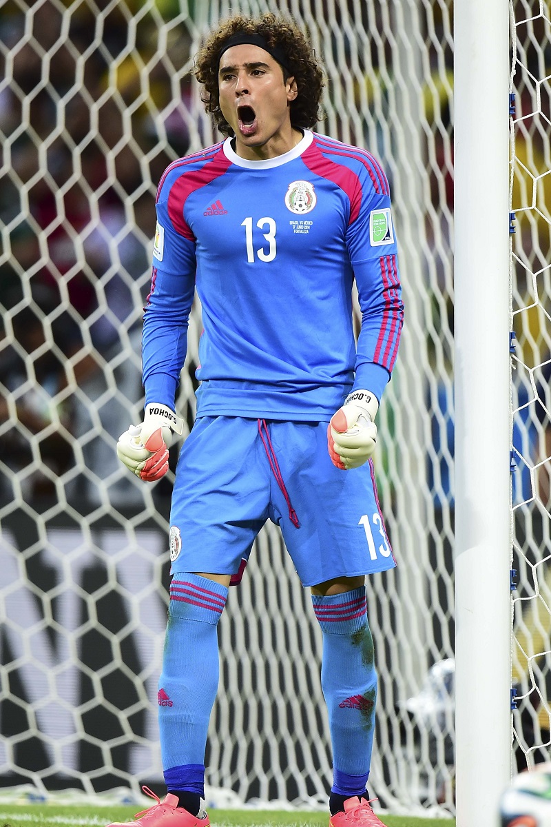 ActuFoot_'s tweet photo. Les performances de Guillermo Ochoa lors de la Coupe du Monde 2014, c'était quelque chose ! 😍🔥🇲🇽

Surement l'un des gardiens les plus sous-côté au monde. https://t.co/2xFKL29PCD