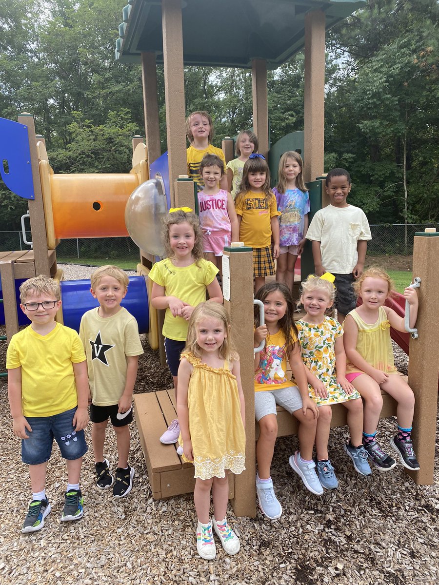 j_rodgers1229's tweet image. These little rays of ☀️ know the color yellow!! 😊🤩🐥🌼🌟 #teachcent #wherethemagichappens #Kindergarten