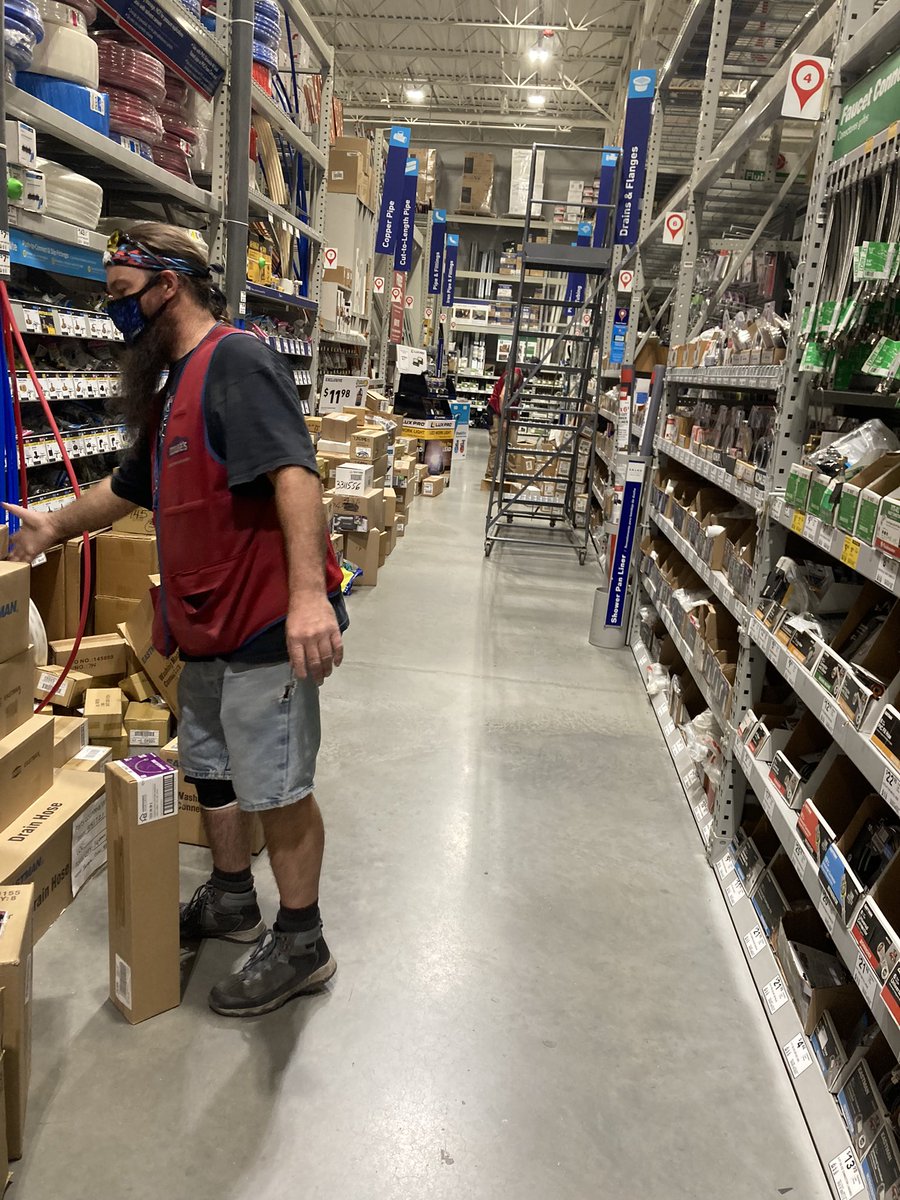lindseyAtLowes's tweet photo. Keeping our shelves stocked and customer-ready! #BeforeAndAfter #Downstocking #lowes2894 @AlisonLowes2894 https://t.co/sspt0ZBLgG