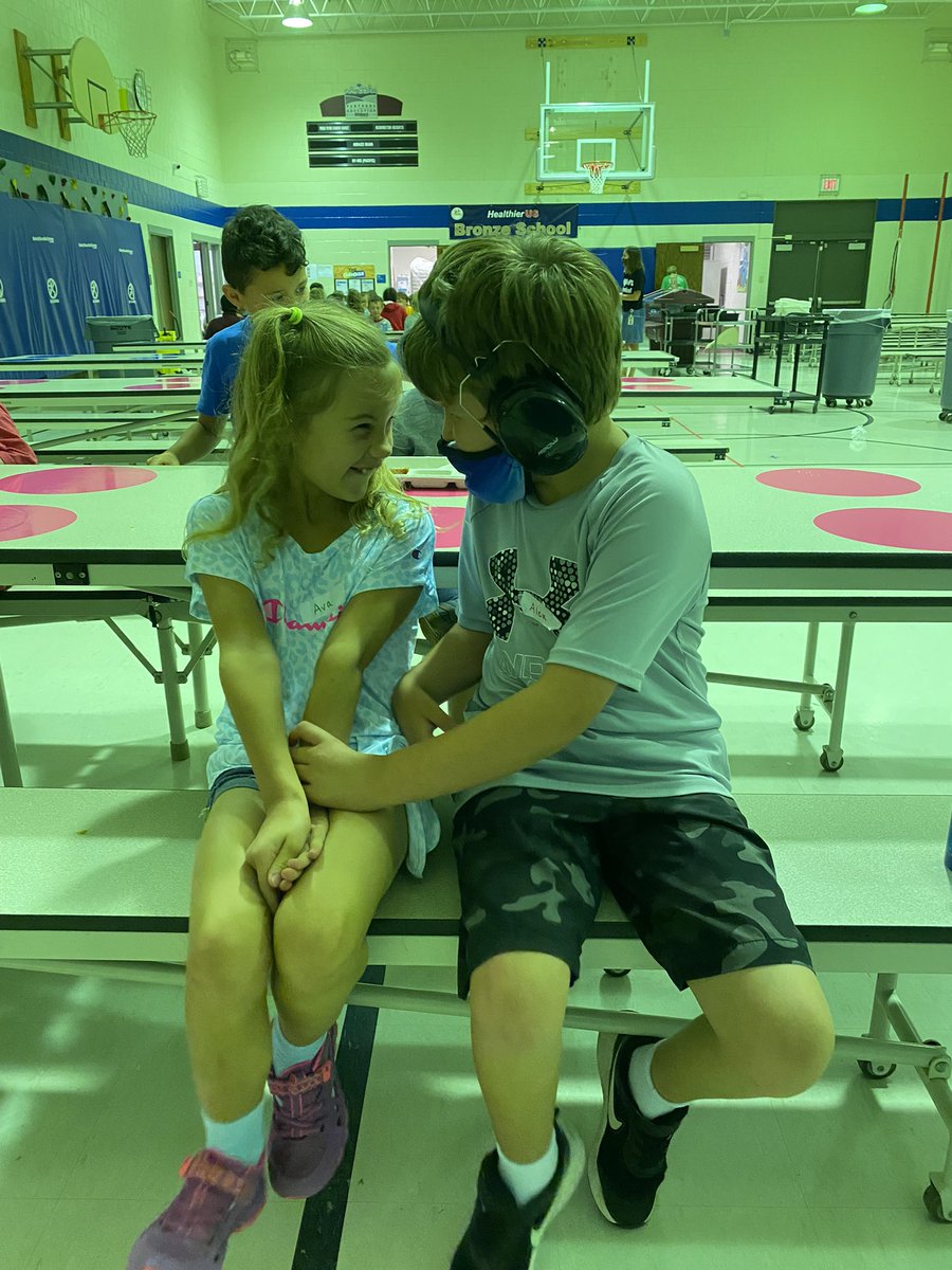 Happy happy Wednesday from these smiling faces!! ✨

<a href="/MalonePrincipal/">Troy Malone</a> <a href="/MPS_Morton/">Morton Elementary</a> #MavsMoveMountains #Proud2bMPS