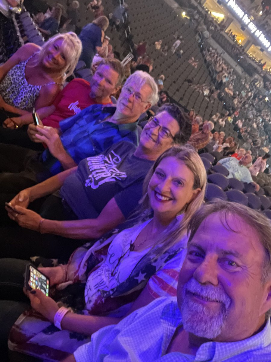RussMarriott1's tweet photo. Front Row! https://t.co/DoGQYL1Ulm
