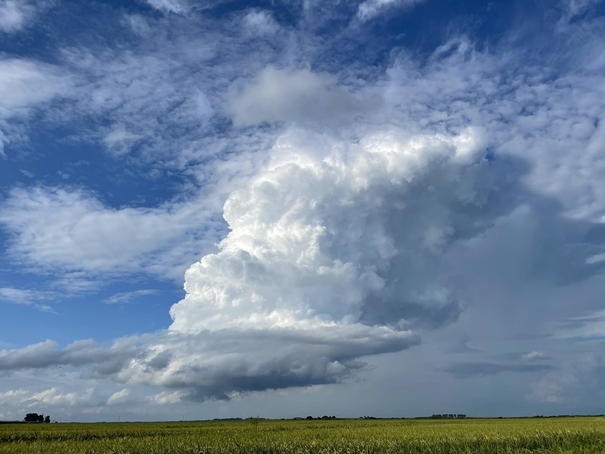 ltmarts's tweet photo. @CharlesPeekWX @weatherchannel @NWSLittleRock @KATVToddYak I think this a different view of the same storm. https://t.co/LiWU09yfyA