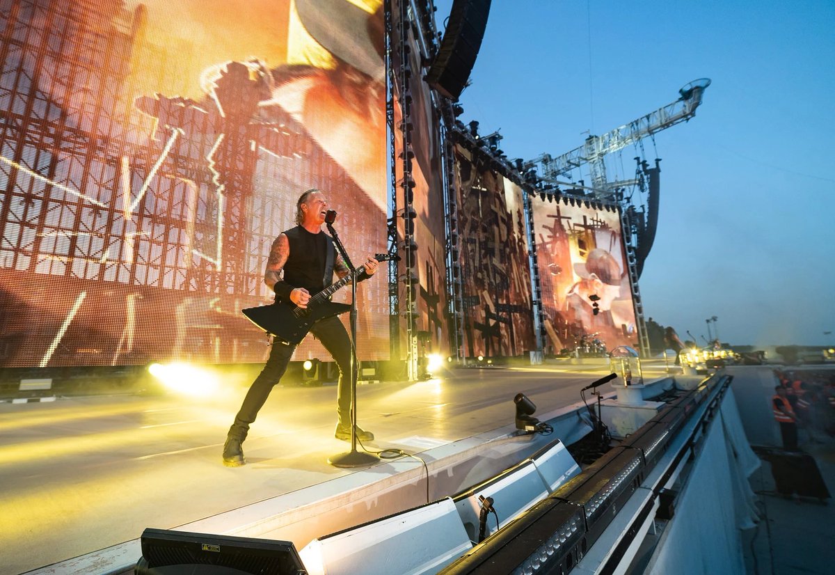 MetSince1981's tweet photo. 📆 En el año 2019, un día como hoy 18 de Agosto, @Metallica se presenta en el Airport Letnany de la Ciudad de Praga, Rep. Checa 🇨🇿 Tour: WorldWired. Bandas Invitadas: Bokassa & Ghost.
#Metallica #MetInPrague #WorldWired #WorldWired2019 #FifthMember #METALLICAMetalUpYourAss 🗡🚽 https://t.co/ZOcPkLGjnJ
