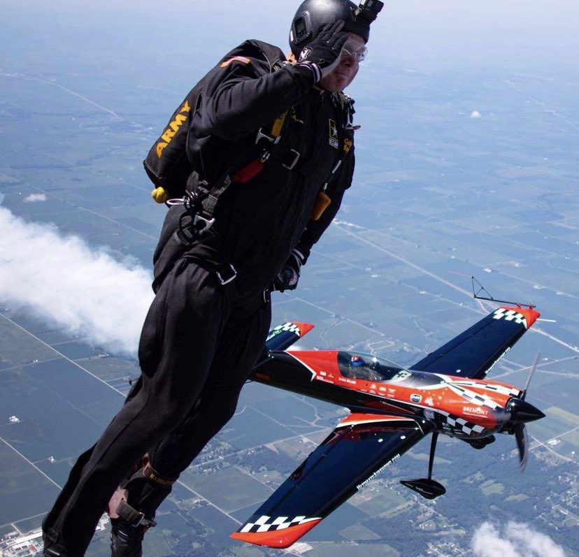 BoneheadHelmets's tweet photo. There's nothing like incredible moments like this! 🇺🇸

via @RobHolland5150 @ArmyGK Black Demonstration Team jumped into the Decatur 75th Anniversary Air Show!
sfc Danny Hellmann

Flight Helmet: Pilot X!
#robholland #boneheadcomposites #bonehead #madeinusa #aerosports https://t.co/Gg0WwZyUlo