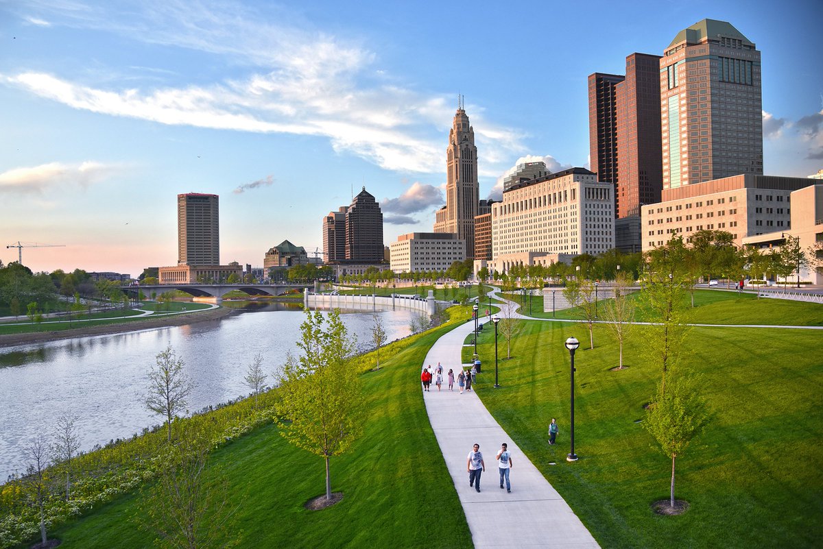 Wednesdays were made for mid-week strolls along the Scioto River. Imagine walking out your front door and having access to these trails 24/7. That's life on #ThePeninsula.

bit.ly/3kmbNX6