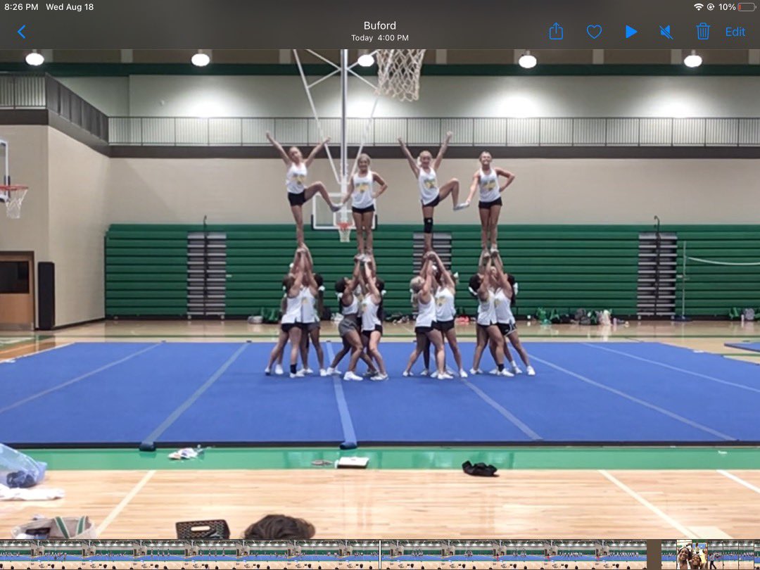 bhscompcheer's tweet photo. Today’s focus was sisterhood and gratitude. Focusing on the little things makes a HUGE difference. 💚 #corevalues #beingthechange #divassupportingdivas https://t.co/69wMP6xfEO