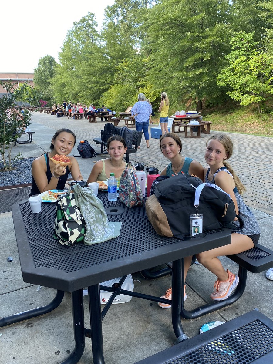 AlpharettaXC's tweet image. Successful pre-first race dinner after a practice of Raider Hills! #IncredibleWork #Chomp