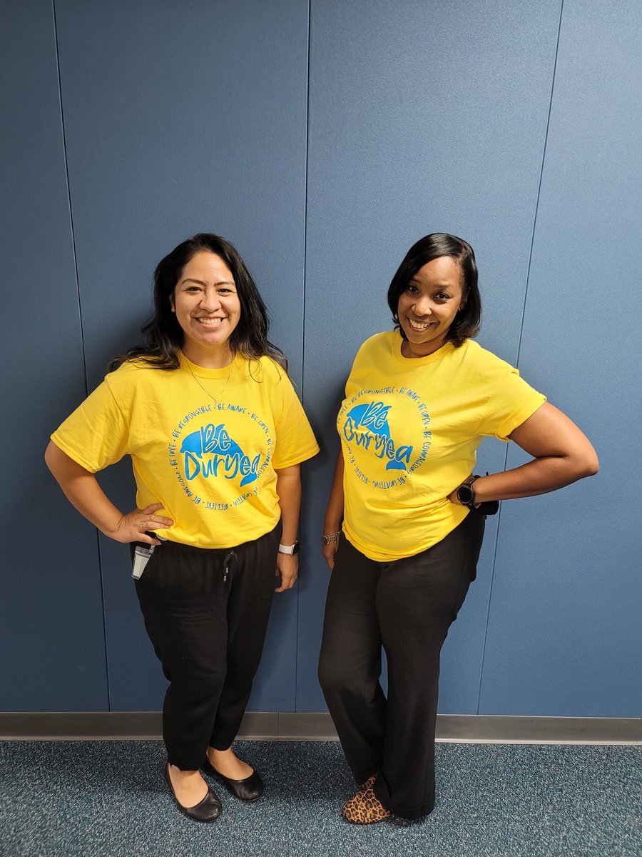 CounselorsSwim's tweet photo. Meet the teacher 2021-2022 was a success!! Our very own Dolphin showed up to give our Dolphin families a surprise!! This year is off to a great start already. #BeDuryea #DolphinsSwim @duryeaschool https://t.co/LYtDg2JKTk