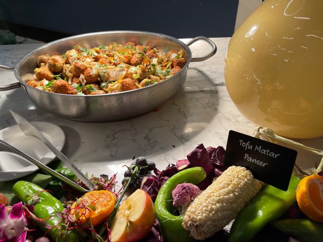 MelissasProduce's tweet photo. Tonight’s @Dodgers #DugoutClub menu is making us HUNGRY! 😍
What would you dig into first?
#Dodgers #wearelevy #MLBfood https://t.co/eGEjTH8J5q