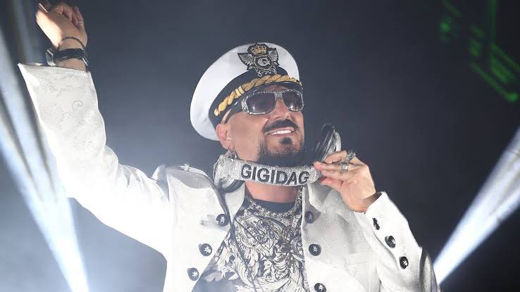 FullTimeVICS's tweet image. Question for @daggers_98 Do you have any relation to your long lost DJing family namesake Gigi D’Agostino?