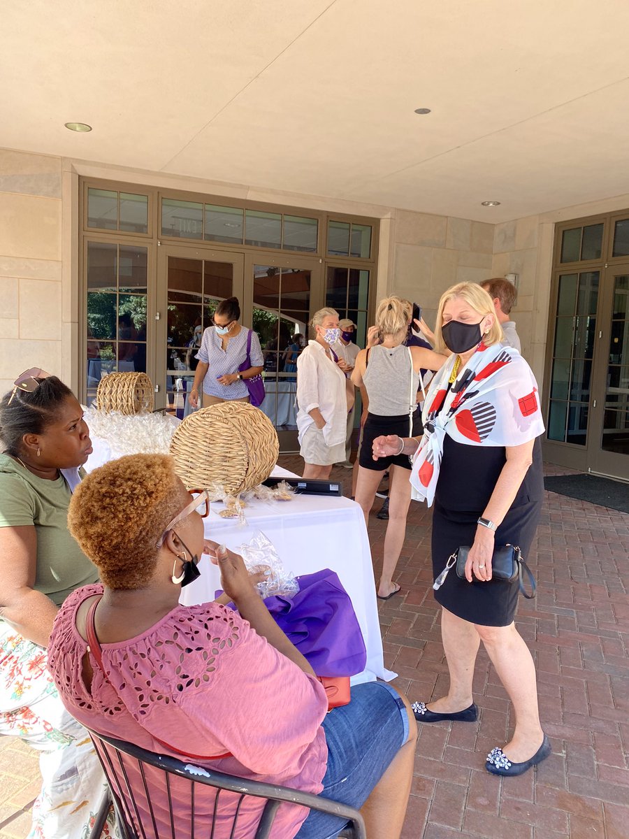 We had another successful move-in day! Welcome to the Class of 2025, we are so glad you are here with us <a href="/agnesscott/">Agnes Scott College</a>! 💛 #agnesscott #leadingeverywhere