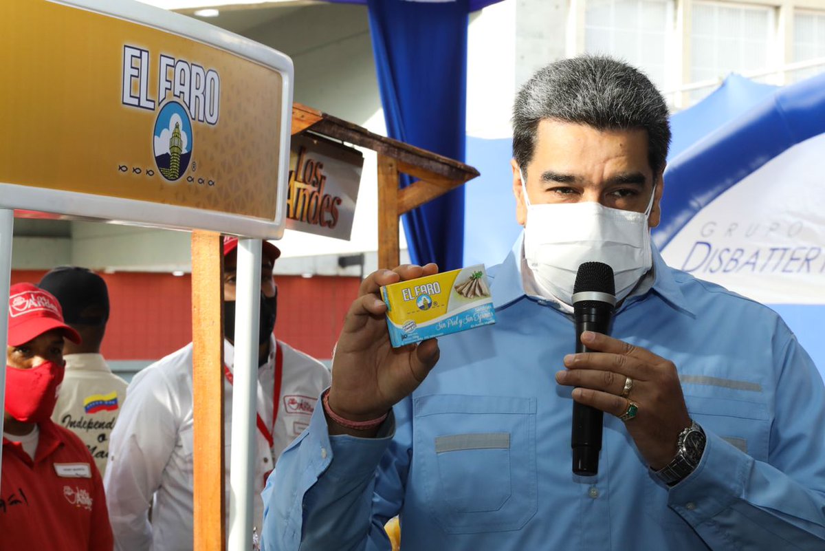 NicolasMaduro's tweet photo. ¡Miércoles Productivo! Mostramos parte de lo que estamos produciendo en Venezuela, con los pequeños y medianos productores entre los que destacan: las bebidas lácteas, el café, el chocolate, productos del mar, embutidos, calzados, entre otros. Hecho con mano de obra venezolana. https://t.co/Afx5msEFCj