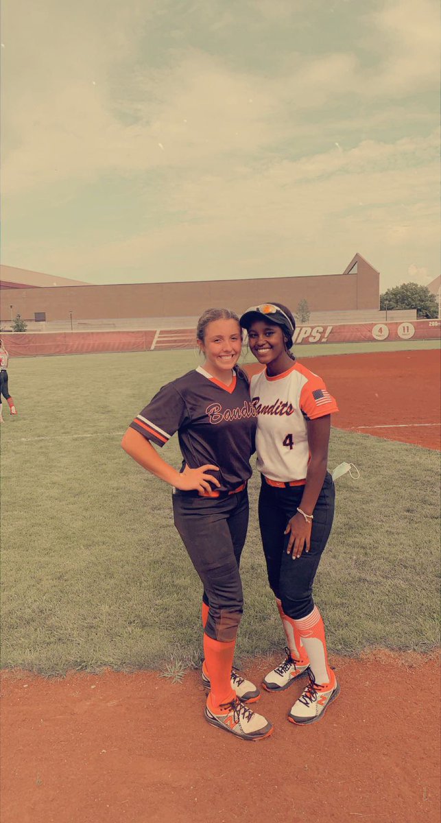 simcox06's tweet image. Extremely blessed to spend the day with amazing coaches and girls that I knew at CMU camp ! Thanks for the great experience and go chips! 🤍 @saradriesenga10 @CMUSoftball  @McCallSalmon @BrittiniK24