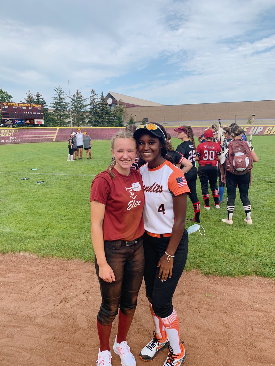 simcox06's tweet image. Extremely blessed to spend the day with amazing coaches and girls that I knew at CMU camp ! Thanks for the great experience and go chips! 🤍 @saradriesenga10 @CMUSoftball  @McCallSalmon @BrittiniK24