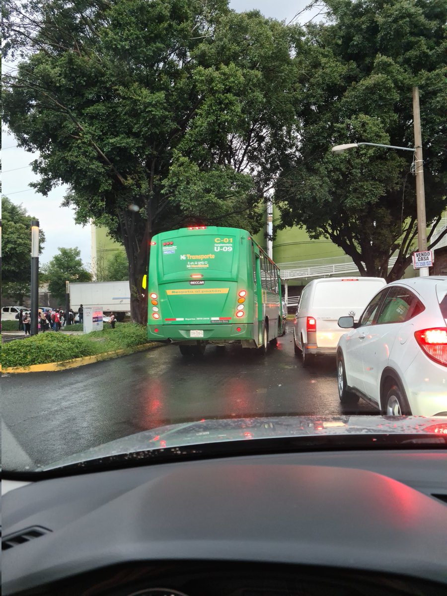 Uno atrás de otros pinches puercos  <a href="/Trafico_ZMG/">TráficoZMGuadalajara</a>