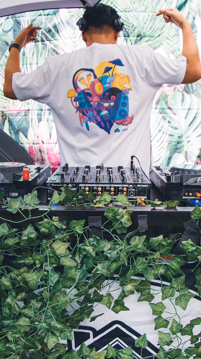 @madhousedjsla x @6amgroup T-shirt collaboration “Keep It Groovy” this is a MUST have!! Link in our bio to purchase 🔥🕺🏻😎 Don’t miss OUT!