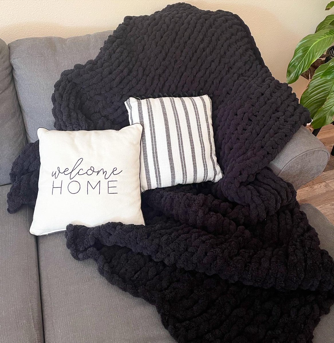 trshadvra's tweet photo. I make cute blankets of all sizes as my little side hustle 😍 DM me if you’re interested ❤️ https://t.co/Y53YLzktQS
