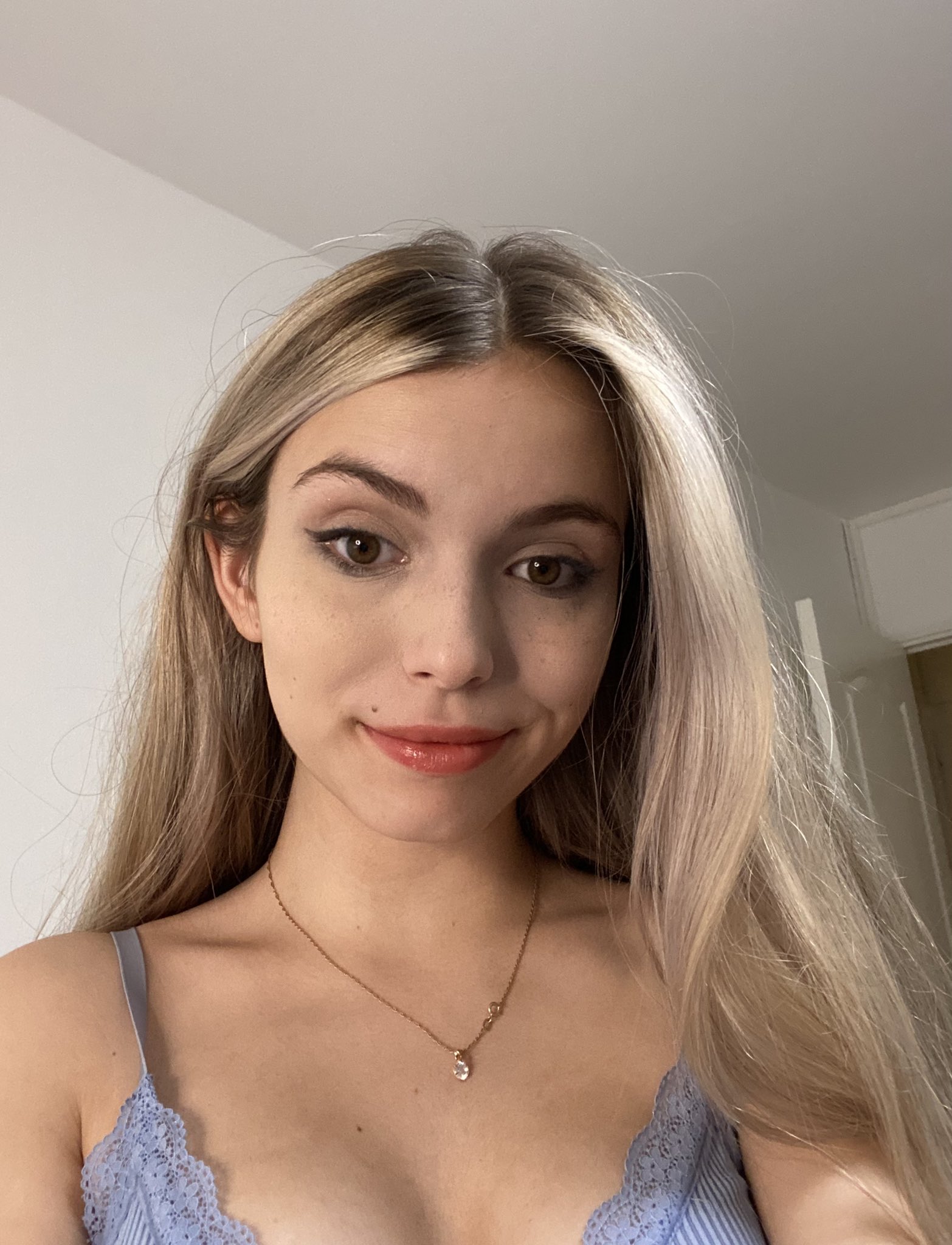 Anna Cramling on X: 200K ON TWITCH LET'S GOOOOOOO   / X