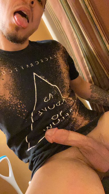 Guess what kind of porn I’m jerking to ? #xxx #bisexual #onlyfans #gayboy #hardcock https://t.co/ei2