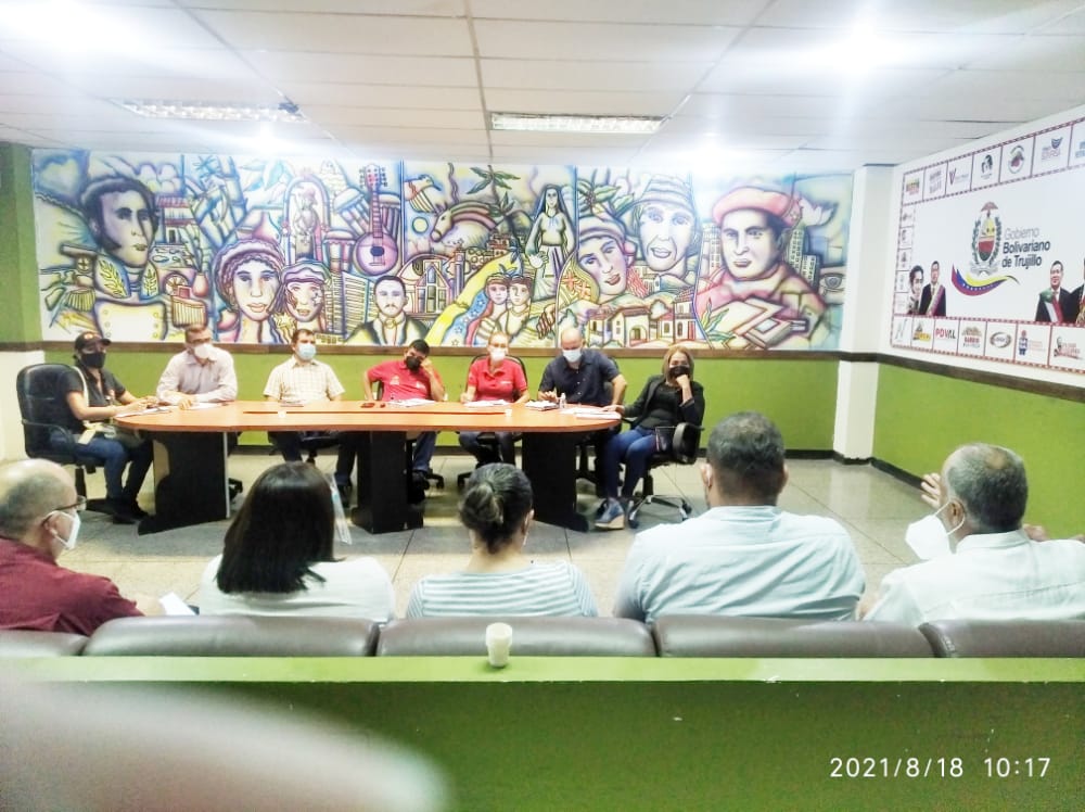 Hoy se desarrolló una mesa de trabajo entre el gobierno regional, <a href="/Defen_Trujillo/">DEFENSORIA TRUJILLO</a>, <a href="/GasTrujillo/">Trujillo Gas Comunal, C.A.</a> y distribuidoras privadas del GLP, estableciendo acuerdos que permitan optimizar el servicio y favorecer al pueblo. ¡Unión y esfuerzo en conjunto!

#PatriaProductiva