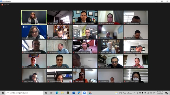 Inicié mi diplomado en el IPADE : "Potencializando el crecimiento empresarial". 

Estuvo súper interesante la presentación todo basado en métodos creados por Harvard.