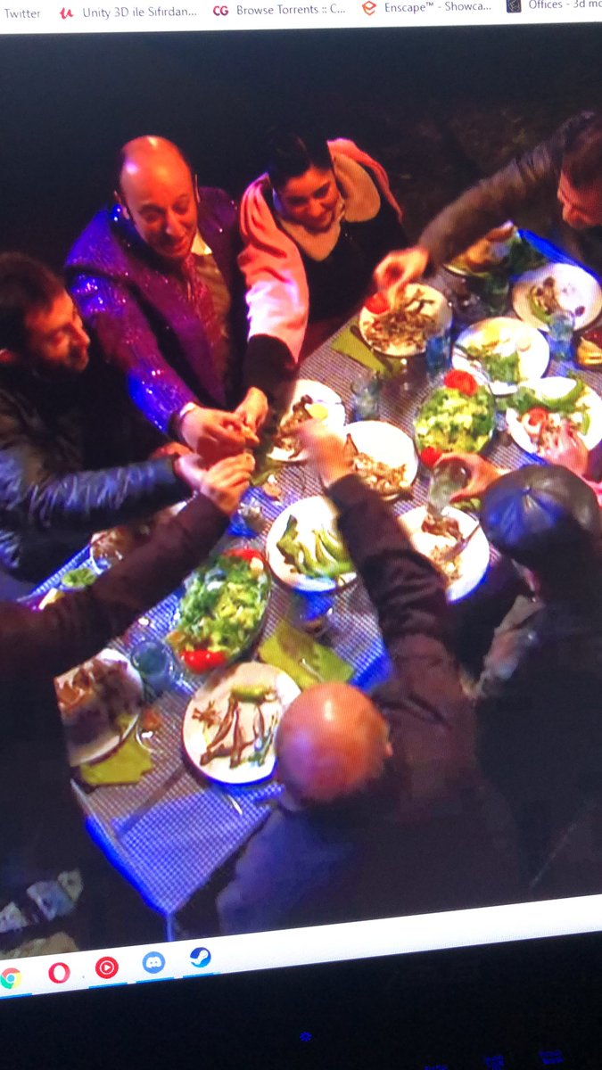 mrthkl (@mrthkl) on Twitter photo Bütün bu masa sahnesi ve öncesindeki araba muhabbeti gerçekten komik olmuş ve bu sahnede herkes incir tokuştururken, Yavuz’un da muhtemelen sek içtiği rakısını, sansüre takılmayacak şekilde tokuşturmuş olduğunu farkettim. s2 b29 <a href="/LeylaileMecnun/">Leyla ile Mecnun</a> güzel diziydi be Bütün bu masa sahnesi ve öncesindeki araba muhabbeti gerçekten komik olmuş ve bu sahnede herkes incir tokuştururken, Yavuz’un da muhtemelen sek içtiği rakısını, sansüre takılmayacak şekilde tokuşturmuş olduğunu farkettim. s2 b29 <a href="/LeylaileMecnun/">Leyla ile Mecnun</a> güzel diziydi be