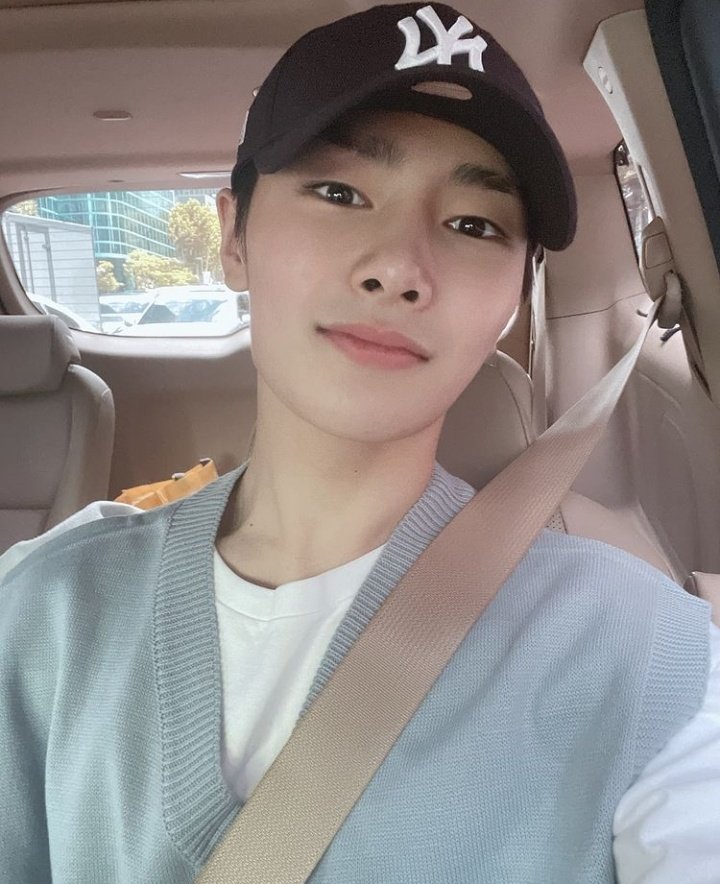 thinkinginnie's tweet image. JEONGIN I LOVE YOU SO FUCKING MUCH