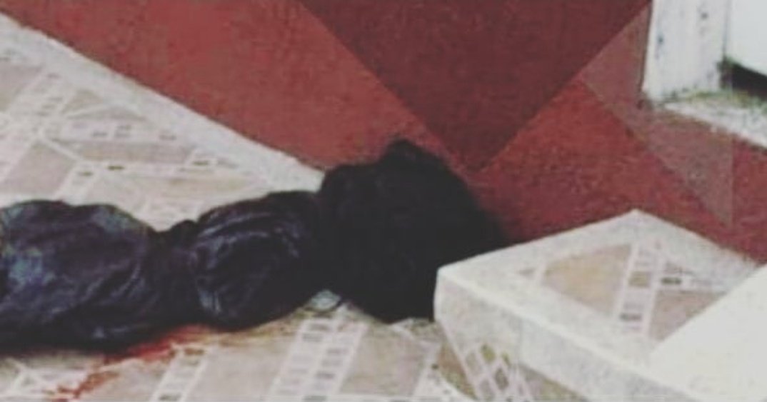 saricastellanos's tweet photo. En #Buga fue hallada una cabeza humana, sobre la carrera 11 entre calles 17 y 18, habitantes del barrio Fuenmayor señalan que al parecer corresponde a un hombre. 
Reporta: @CapuchaCol https://t.co/JK5lNJzwWV