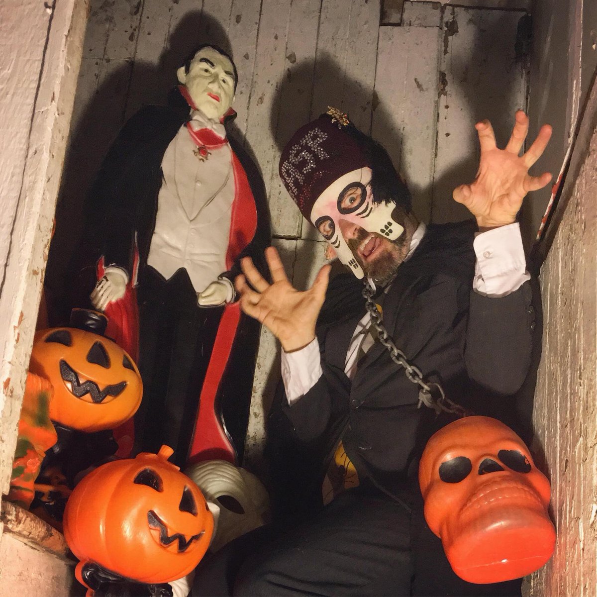 This is in case anyone needs a dose of #Halloween before #October an #eerie #song from your friend Doctor Gasp m.youtube.com/watch?v=A3yBbh… #vampirefish