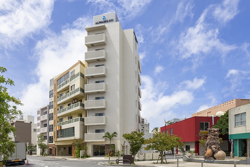 travelwatch_jp's tweet photo. 「ALPHABED INN 那覇国際通りWEST」開業。壺屋やちむん通りまで徒歩2分 https://t.co/cBzn082v1A #穴吹興産 #ALPHABED #国際通り https://t.co/PQitduEIv9