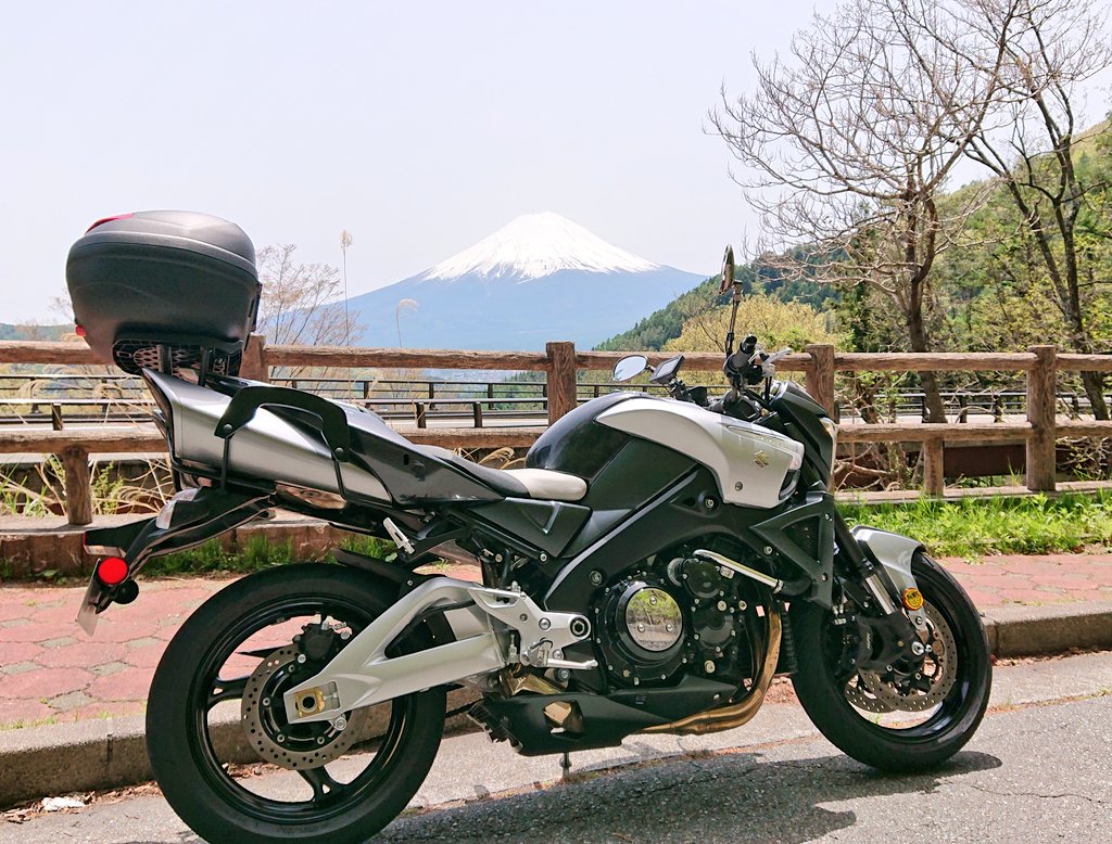 ninja_redblack's tweet photo. コロナ禍でもバイクは乗りたい!!
#8月19日はバイクの日
#バイクの日2021
#バイクの日
#ゴールドウイング
#GPZ900R
#B_KING https://t.co/7JTQ3rqtIf