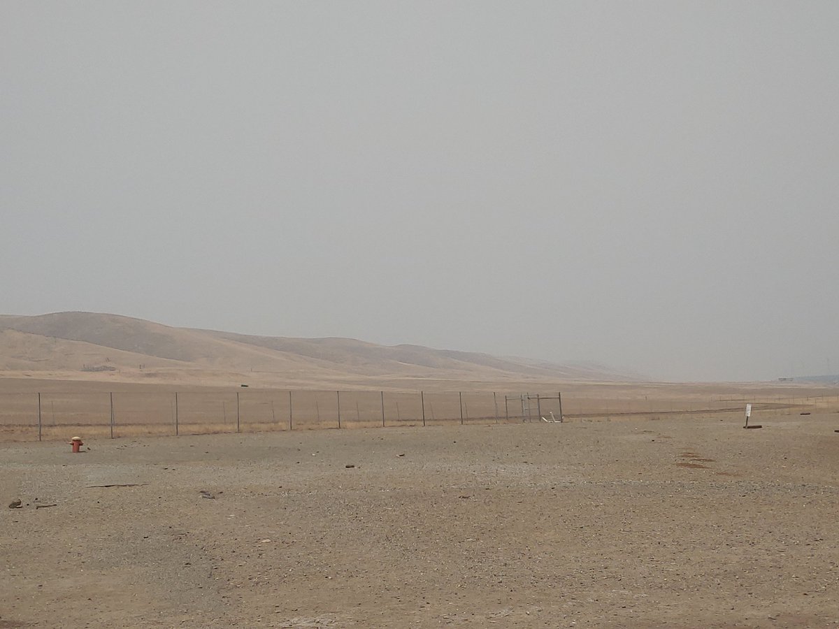 CoachMetea's tweet photo. 4) Drove a crazy long time around the wildfires, further south than anticipated.
There were no clouds today. It was considered a clear sky day. #YeahAboutThat https://t.co/KX7W7jJRzy
