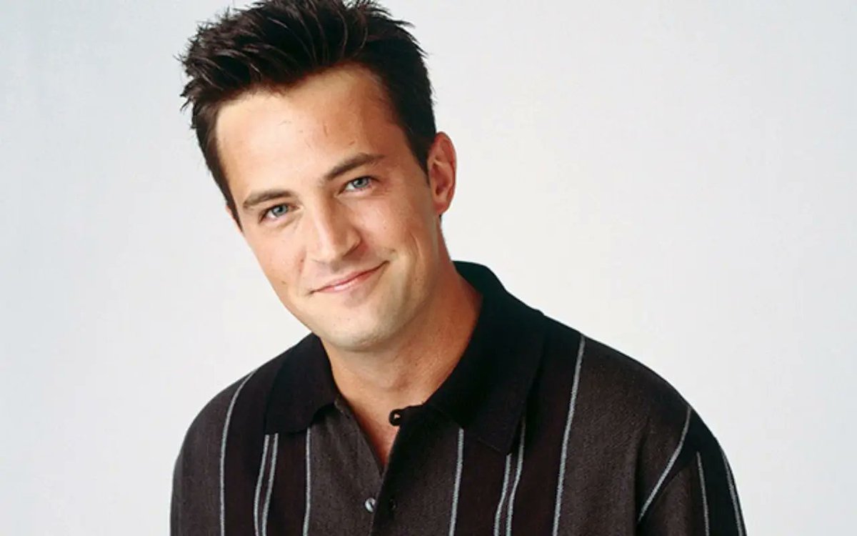 Buon compleanno a Matthew Perry, colui che ci ha dato Chandler Bing e una d...