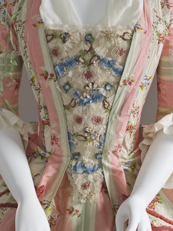 kateStrasdin's tweet photo. So fresh are the colours of this mid #1770s robe à la française that it looks as if it has just had its final silk chenille #trimmings stitched into place for the customer to admire. It is candy stripe bright, a chocolate box gown delectable in its details @LACMA #18thcentury https://t.co/pncdRpRleB