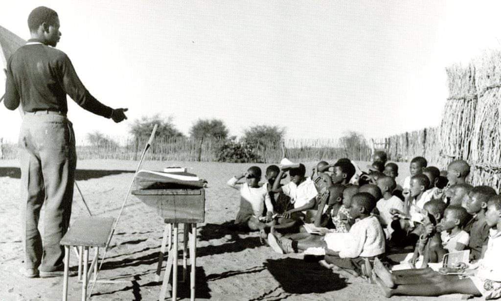 BWGovernment's tweet photo. THROW BACK THURSDAY
Teaching at Ncojane Primary School 1968. The quest for education meant braving the elements for extended periods. Ref: 968.83 BOT
πΈ BNARS
#TBT
#RootedinBW https://t.co/KSIzWfouWJ