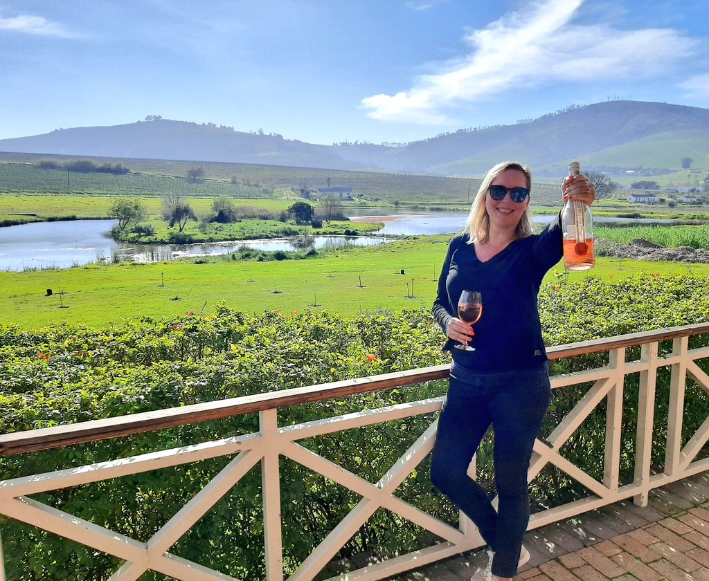 Cheers to another year around the sun! 🍾 Going to enjoy some #birthdayfreebies today. Local is so lekker! 🥳 #lovecapetown #birthdaygirl #birthdayvibes #supportlocal #sharesouthafrica